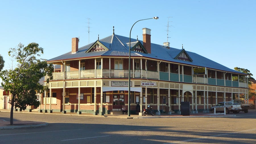 Bruce_Rock_Hotel,_2014