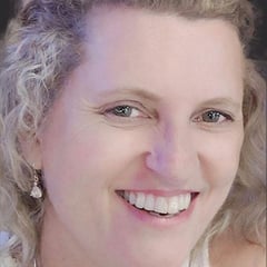 Headshot of Julie Owbridge
