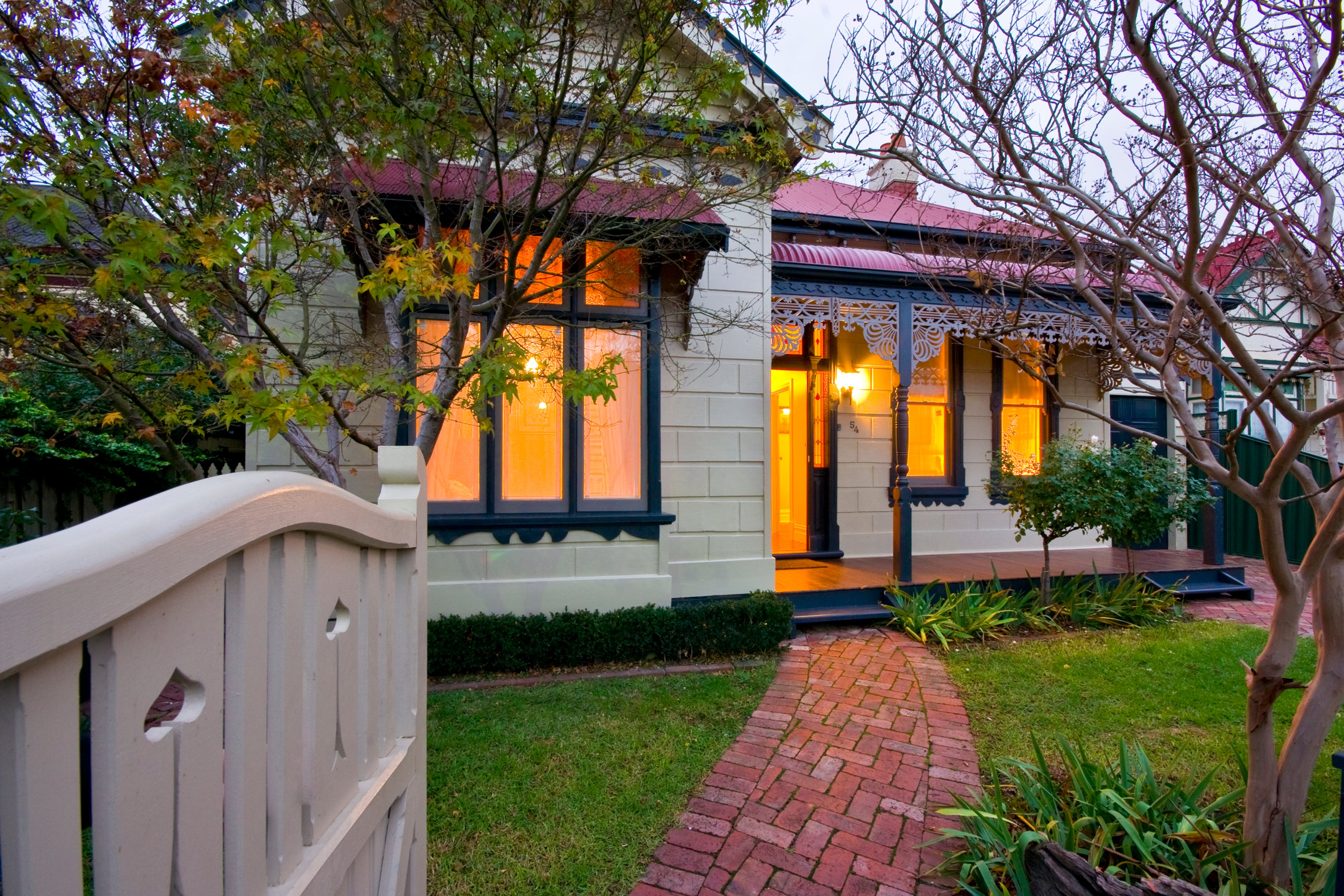 Older_Style_Home_GettyImages_101743468