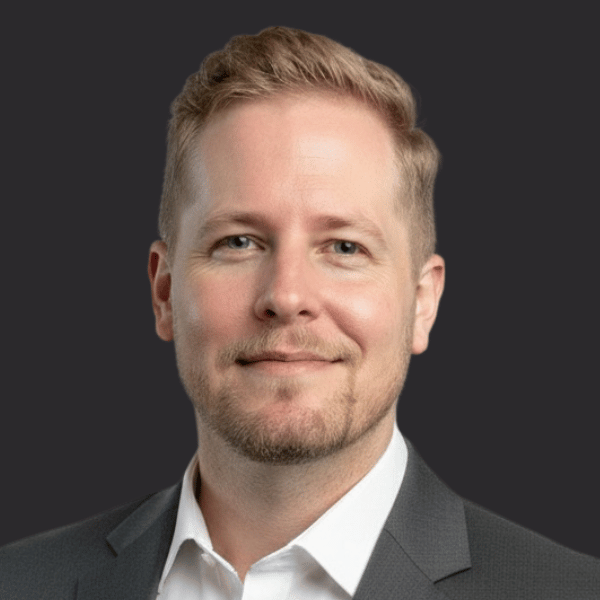 Headshot of Simon Bryant