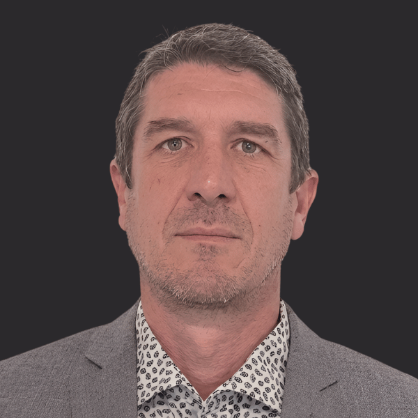 Headshot of Simon Jansch