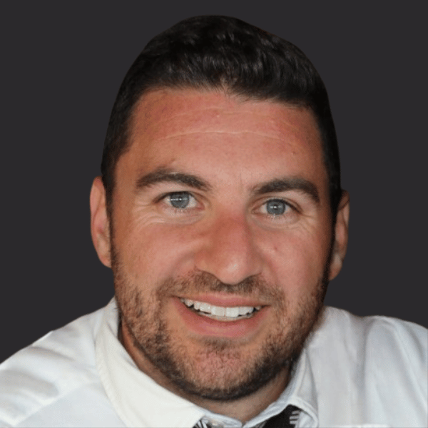 Headshot of Simon Toyer